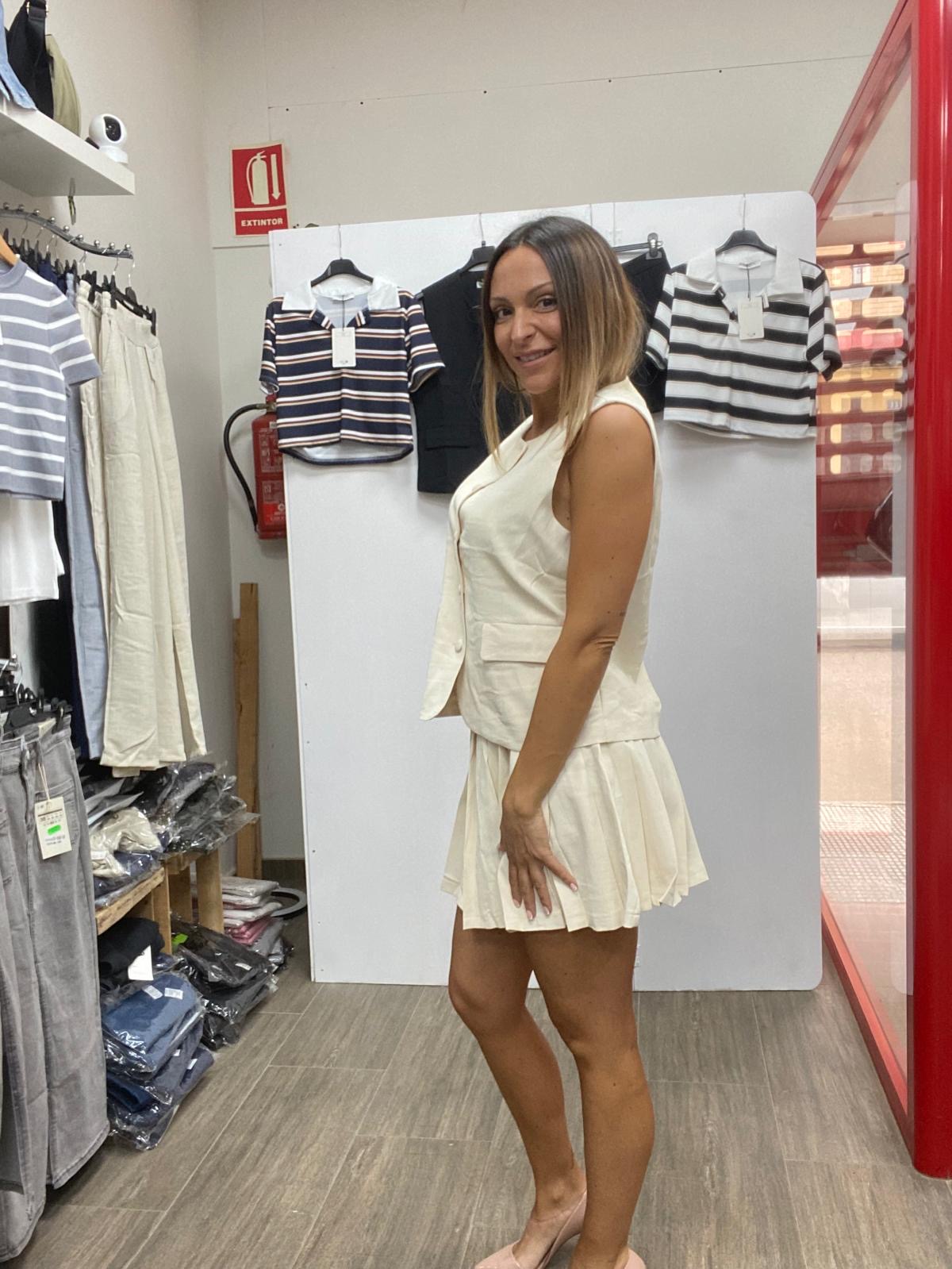 CONJUNTO MUJER -CHALECO + FALDA PLISADA