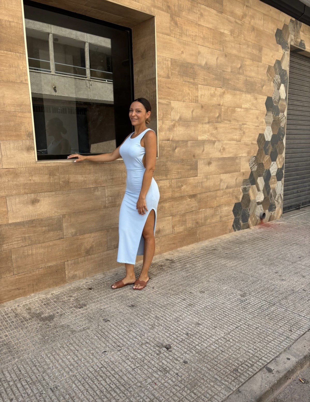 VESTIDO BASICO CANALE ABERTURA FLUOR - Imagen 2