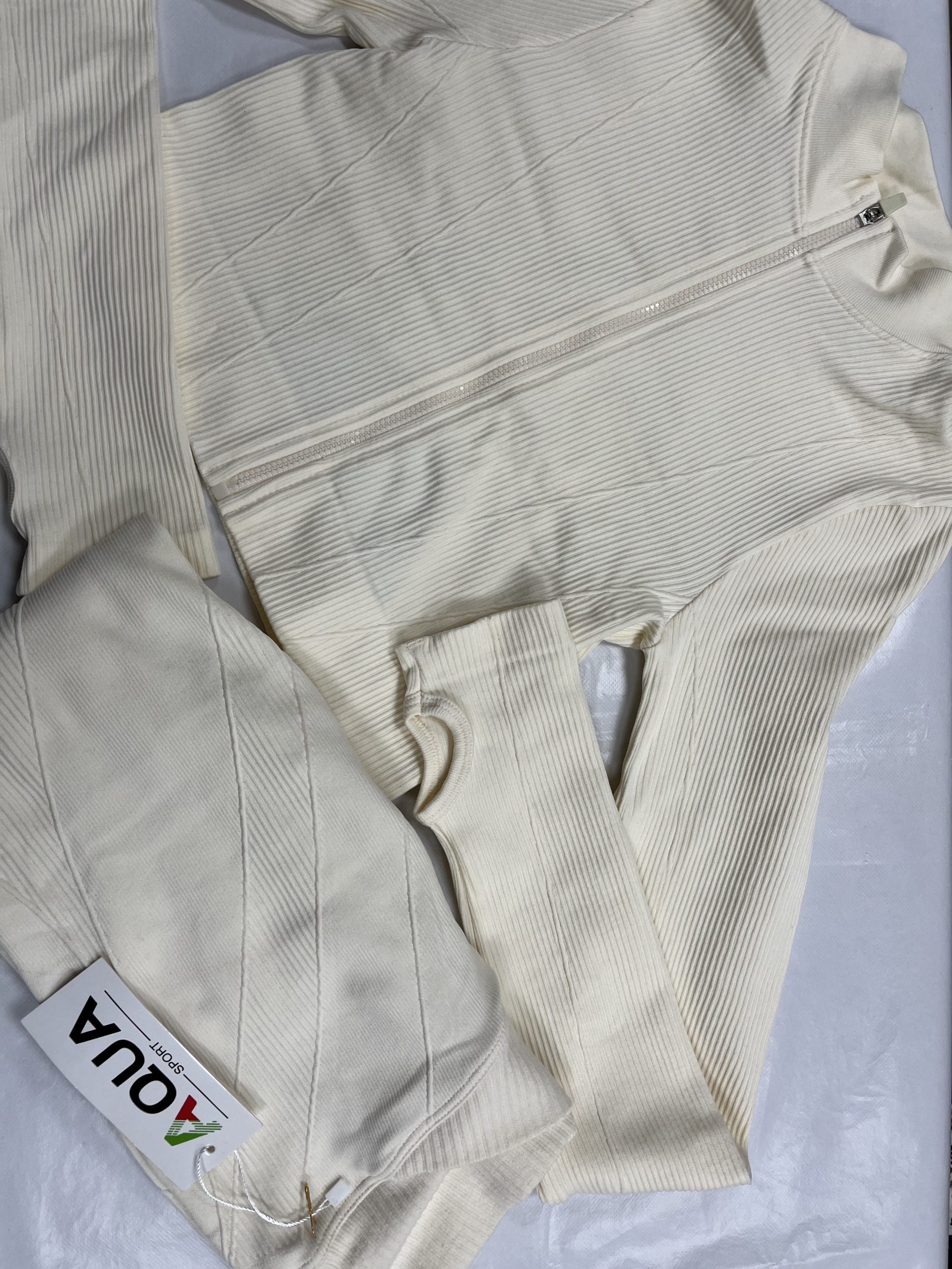 CONJUNTO DEPORTIVO MUJER - AQUA - Imagen 4